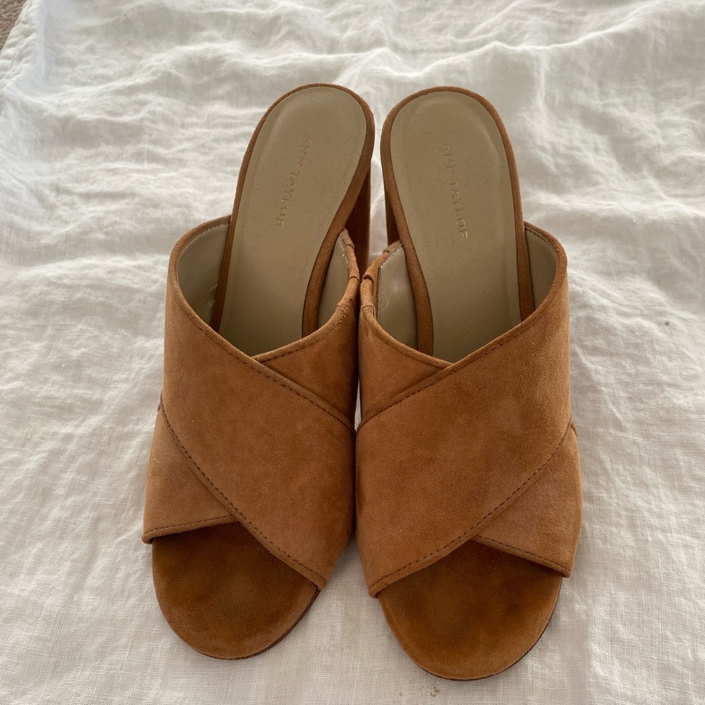 Ann Taylor suede heel